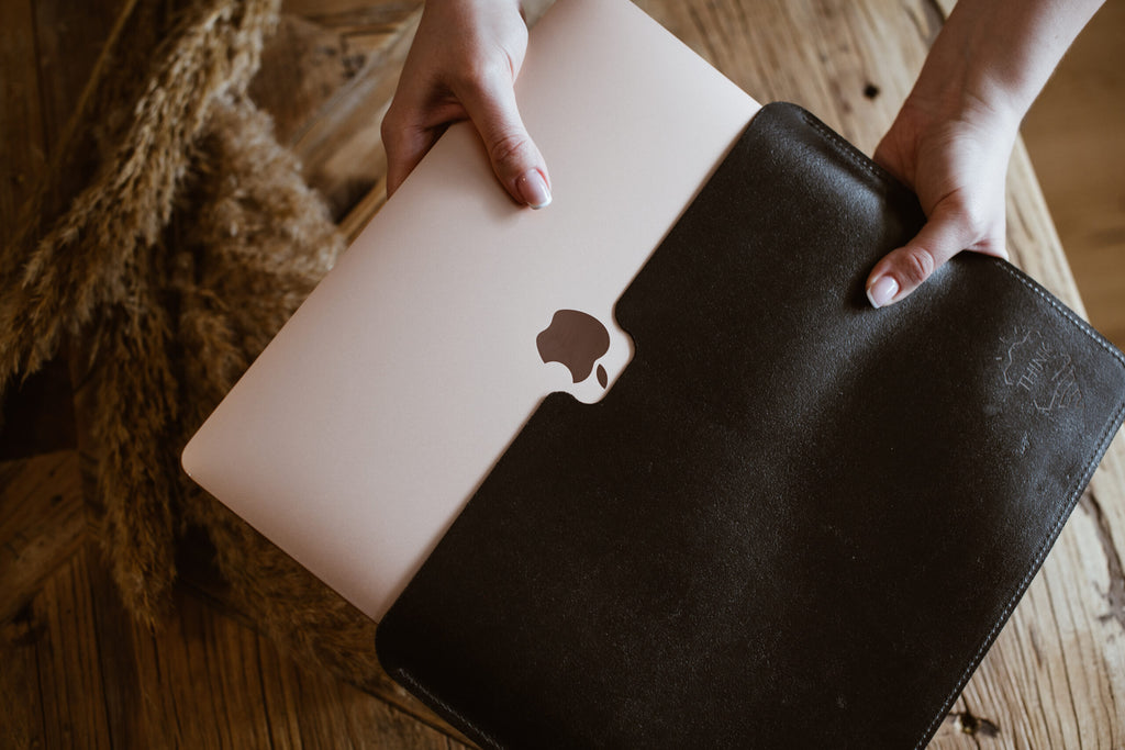 Skórzane etui na MacBook 16" Pro - czarne-0